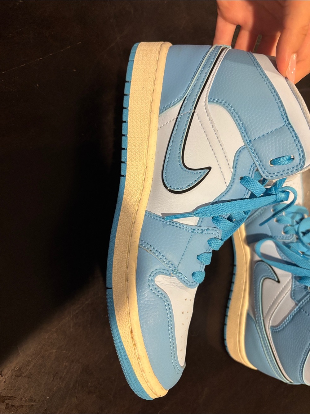AIR JORDAN 1 MID SE - Picture 4 of 14